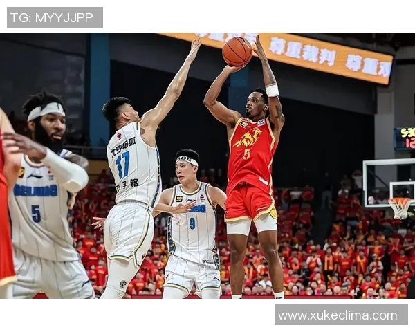 季后赛G3精彩对决广厦队迎战深圳队争夺晋级机会